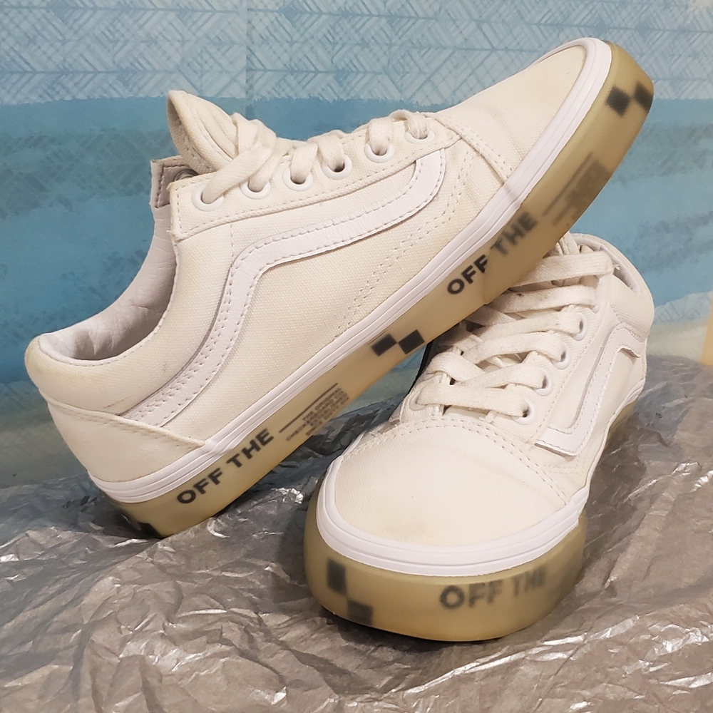 VANS Ladies size 6 off the wall